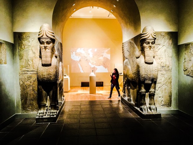 İnsan başlı, kanatlı aslan Lamuussu