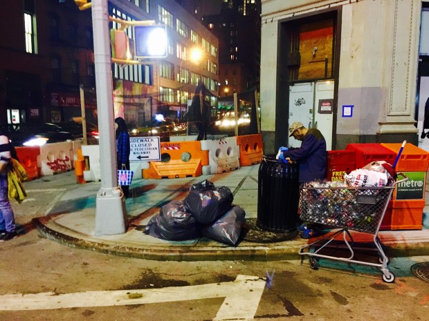 New York'da sokak toplayıcısı